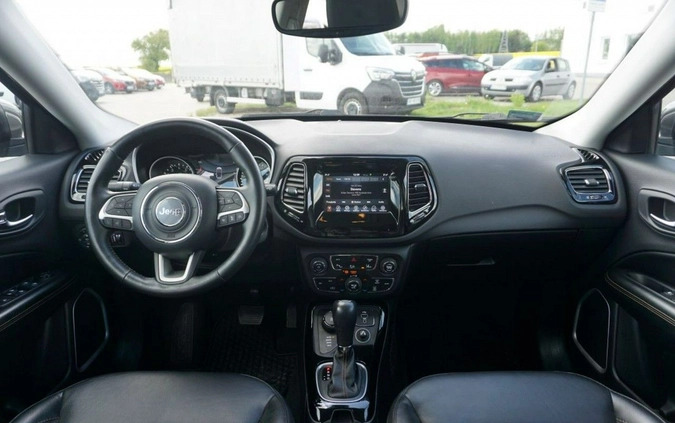 Jeep Compass cena 89900 przebieg: 119613, rok produkcji 2018 z Sieradz małe 466